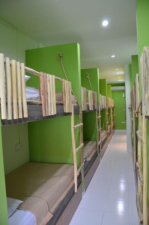 The Eco-Living Hostel Denpasar Zimmer foto