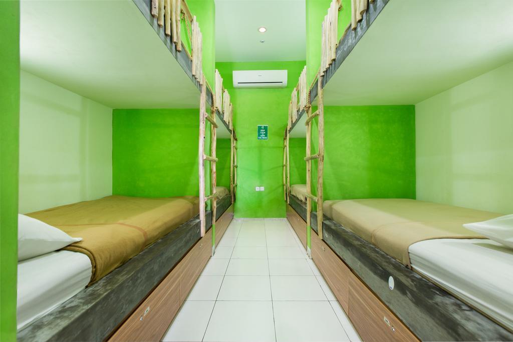 The Eco-Living Hostel Denpasar Exterior foto